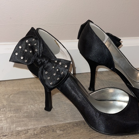 Rampage Black Satin Peep Toe Pumps - Picture 2 of 8